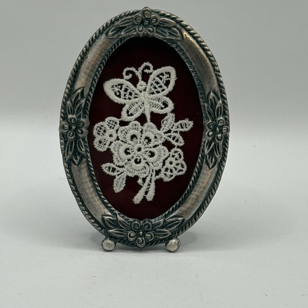 Mini Framed Knit Crochet Flowers Picture Frame Photo Silver White Flowers